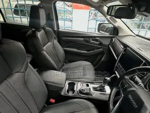 Isuzu MU-X 2021 Black