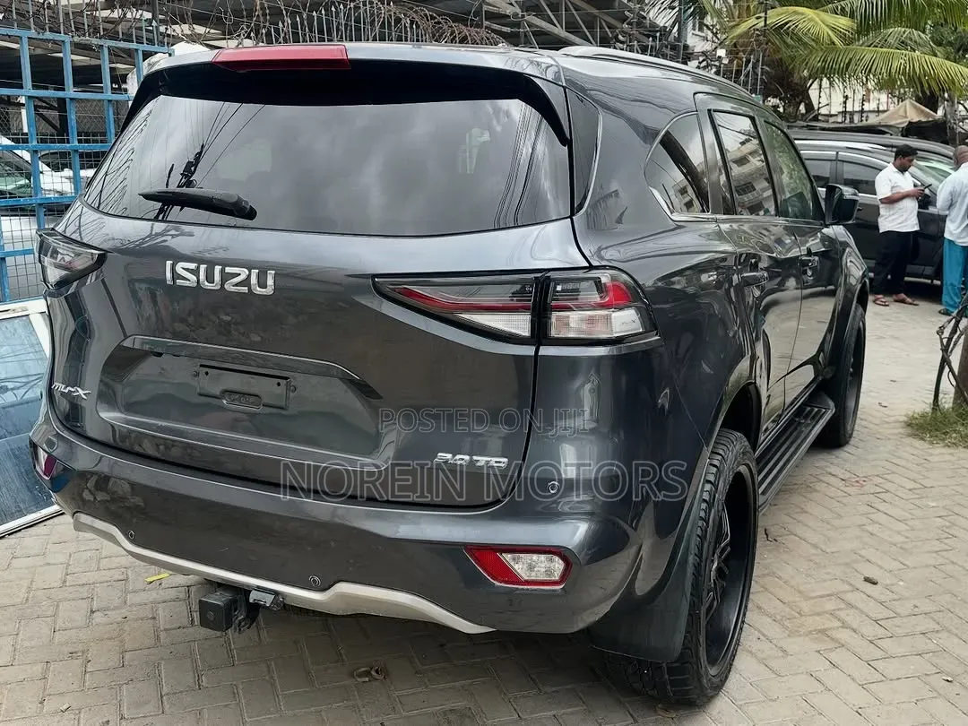 Isuzu MU-X 2021 Black