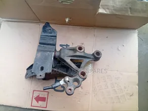 Toyota Vitz Engine and Gearbox Mount