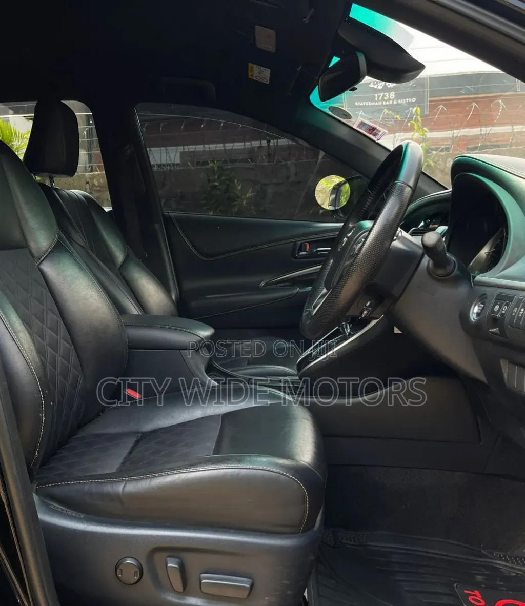 Toyota Harrier 2.0 2018 Black
