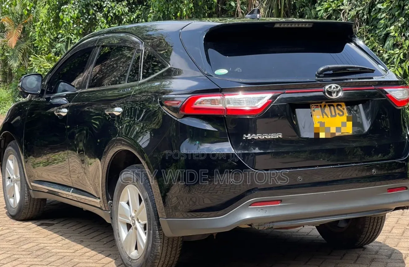 Toyota Harrier 2.0 2018 Black