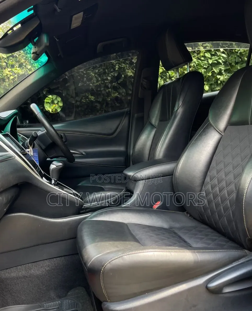 Toyota Harrier 2.0 2018 Black