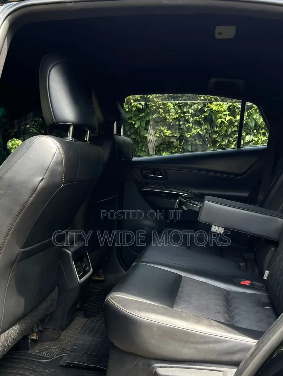Toyota Harrier 2.0 2018 Black