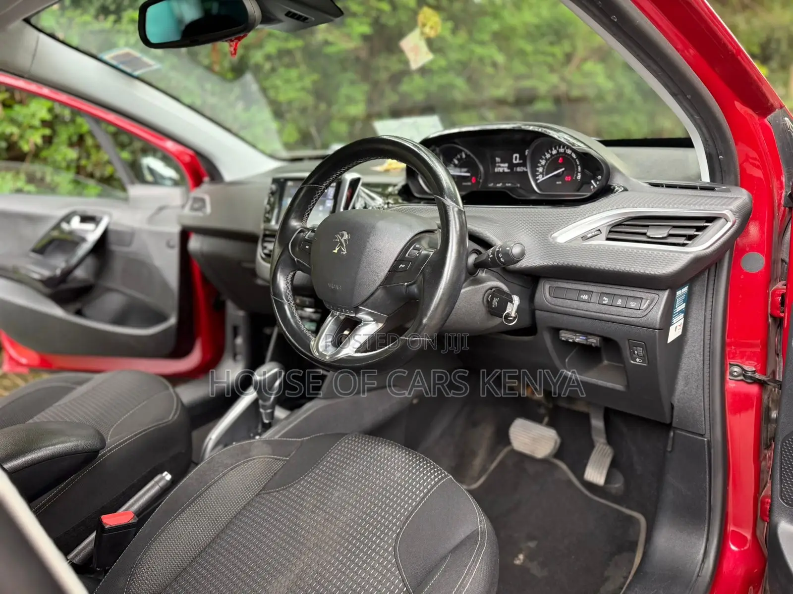 Peugeot 208 2017 Red