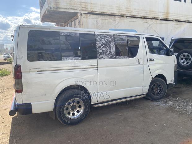 Toyota HiAce 2009 White