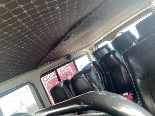 Toyota HiAce 2009 White - thumbnail 6