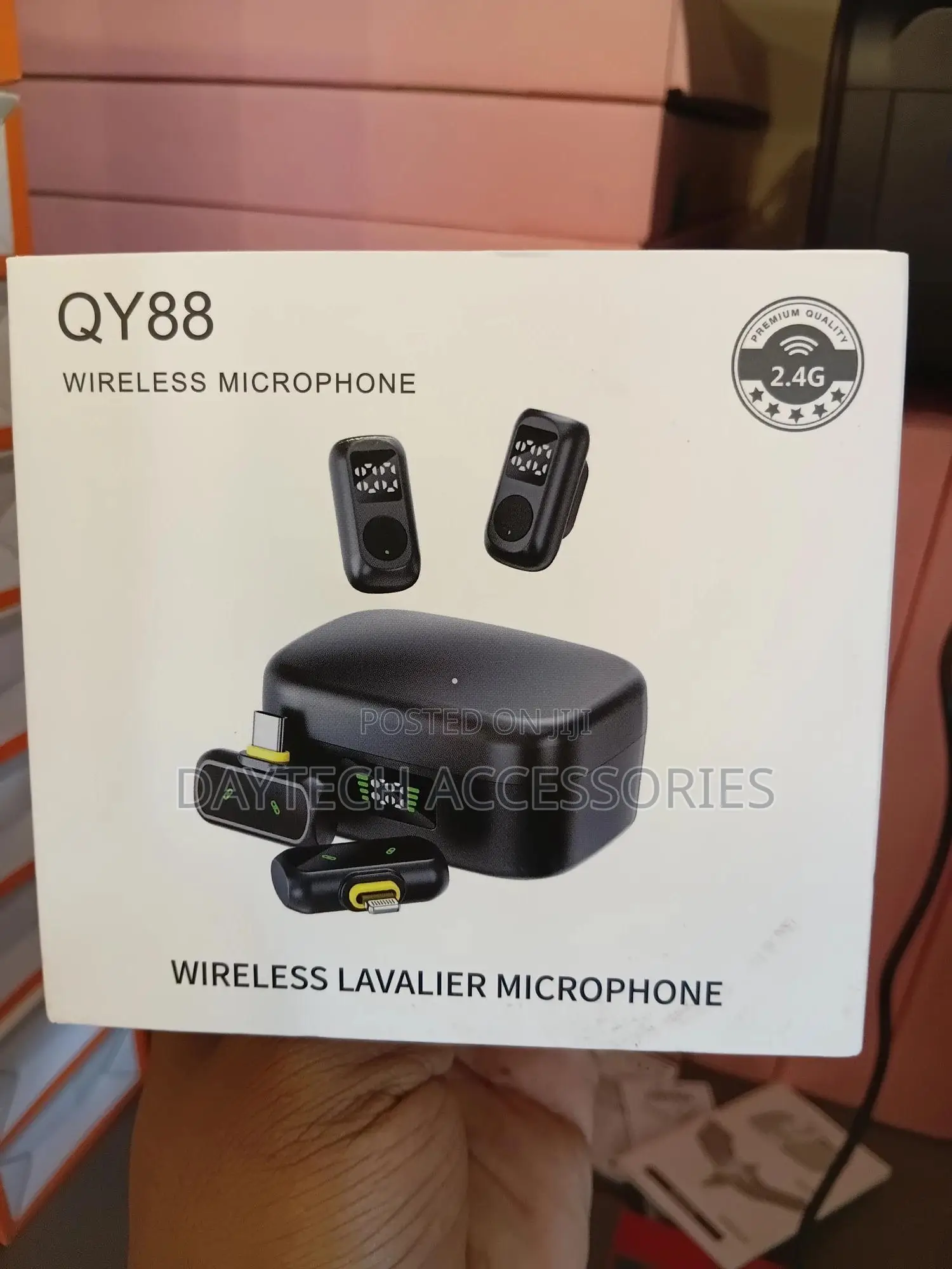 Qy88 Wireless Lavalier Microphone System With a Portable Charging Case