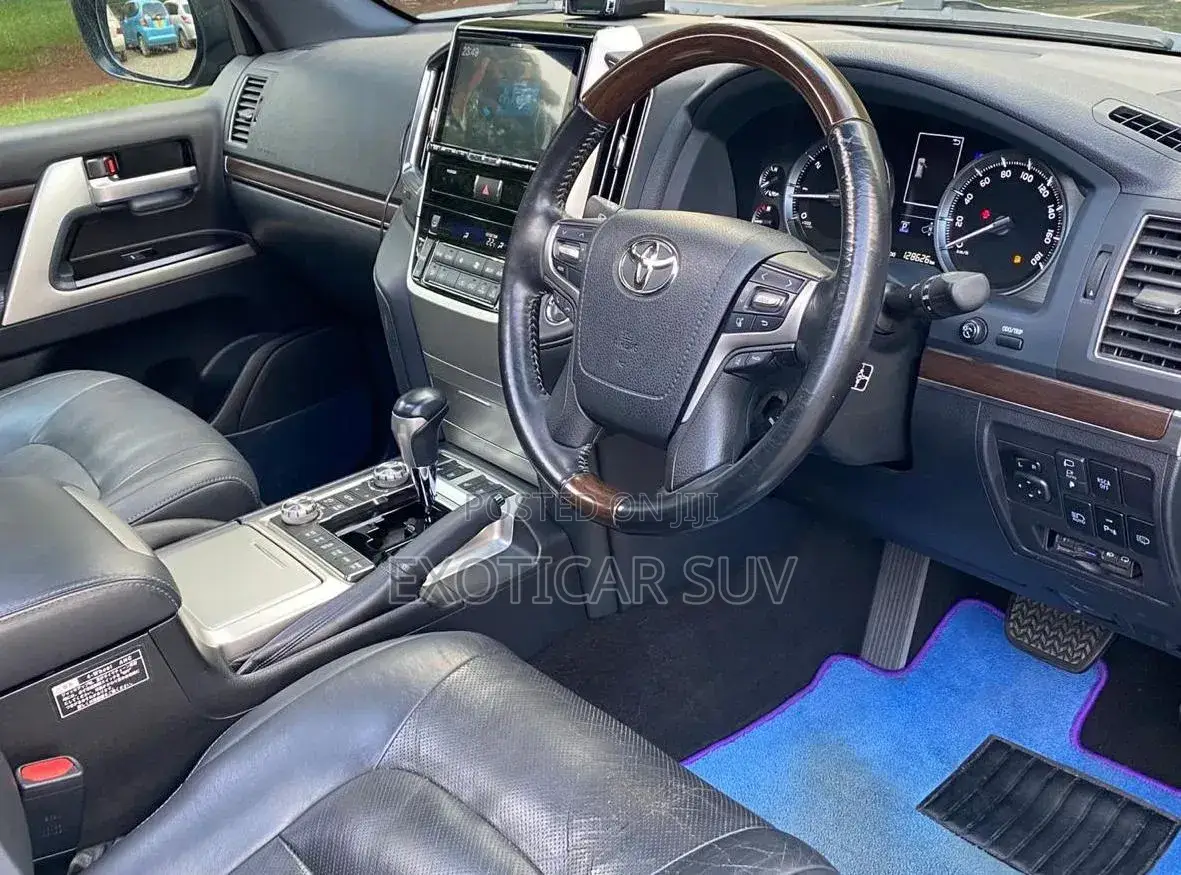 Toyota Land Cruiser 4.6 V8 ZX 2019 Black