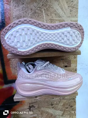 Nike Zoom Vomero Plus Runner