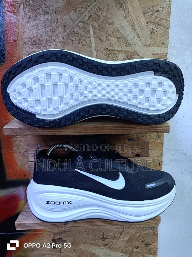 Nike Zoom Vomero Plus Runner - thumbnail 5