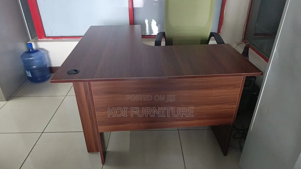 Office Desk : 1.2m L-Shaped Office Desk With Wood-Grain Finish