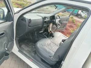 Isuzu D-MAX 2010 White