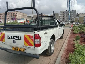 Isuzu D-MAX 2010 White