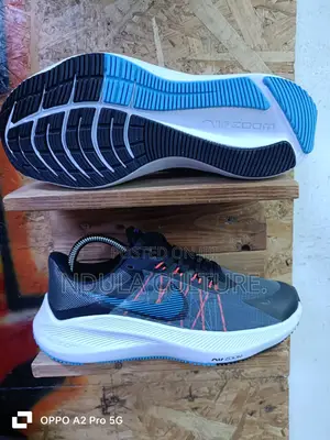 Nike Air Zoom Winflo 8 Sneakers