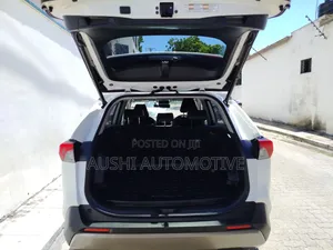 Toyota RAV4 Limited AWD 2019 White