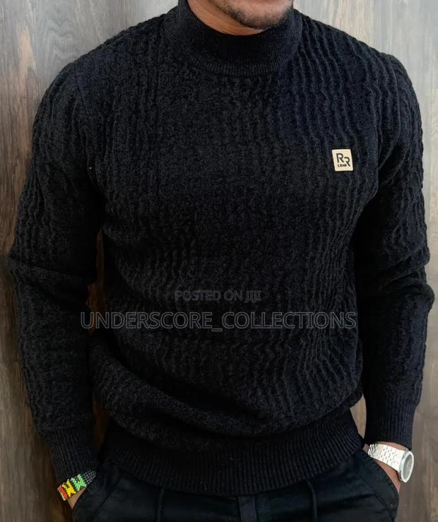 Men Classic Round Neck Sweaters - thumbnail 3