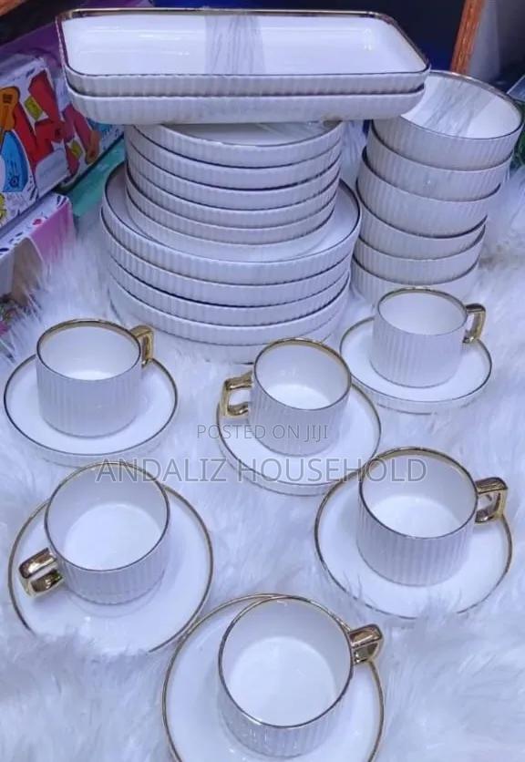 Elegant European Porcelain Dinnerset