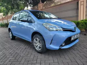 Toyota Vitz 2015 Silver