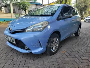 Toyota Vitz 2015 Silver