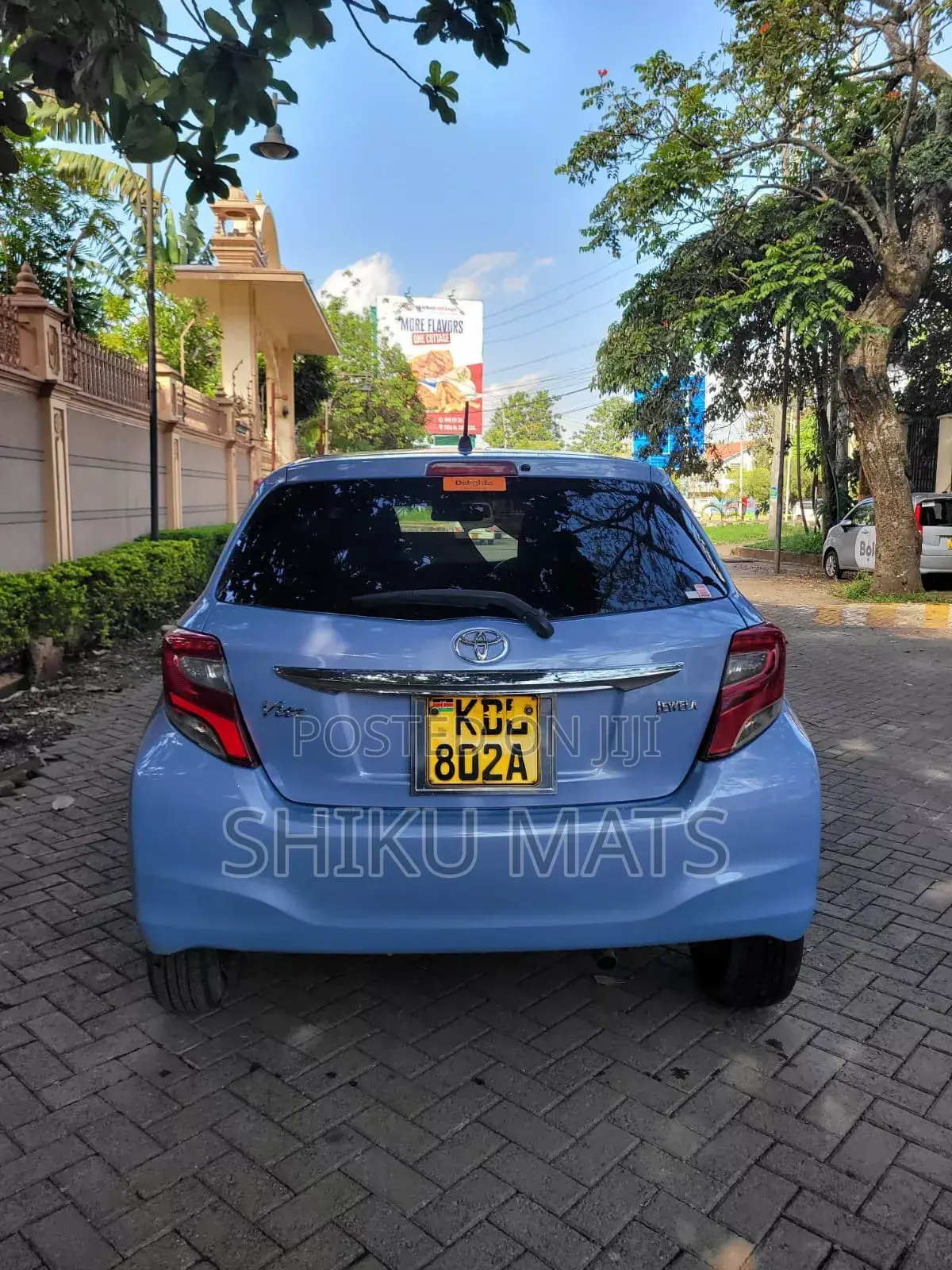 Toyota Vitz 2015 Silver