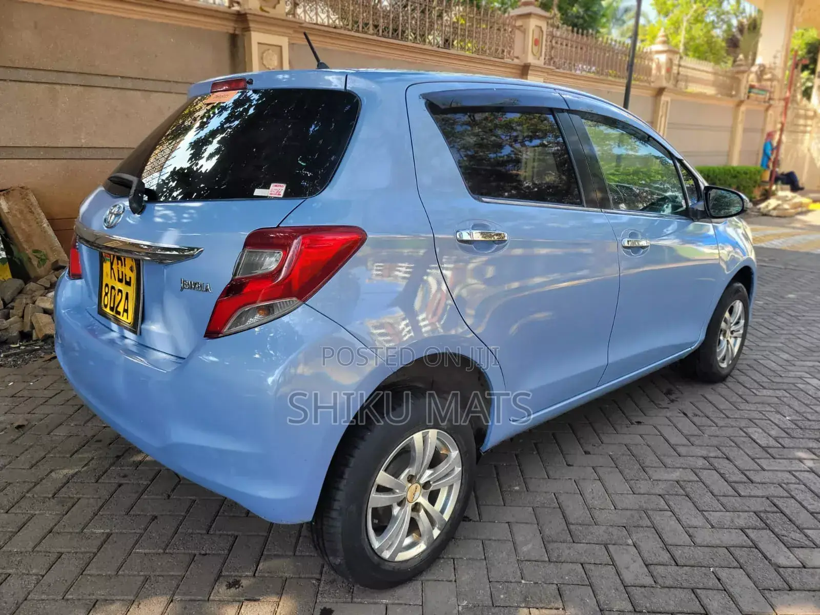 Toyota Vitz 2015 Silver
