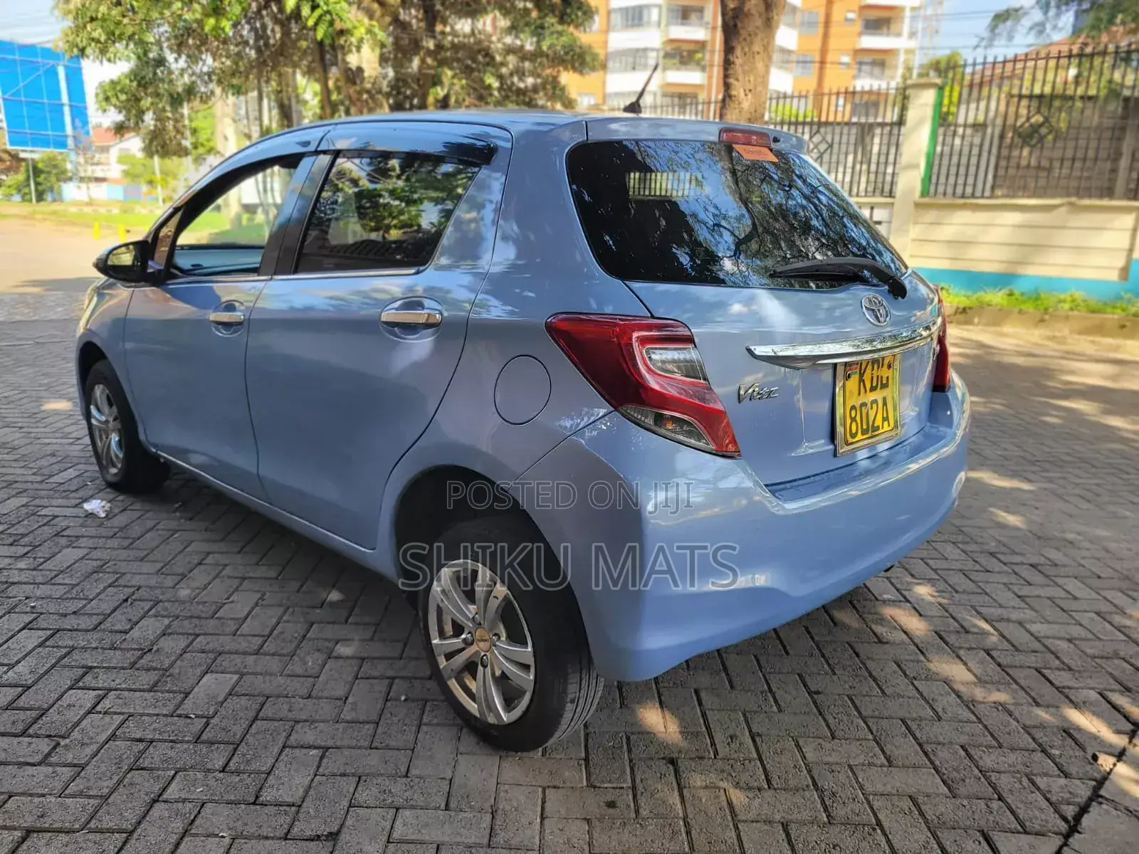 Toyota Vitz 2015 Silver