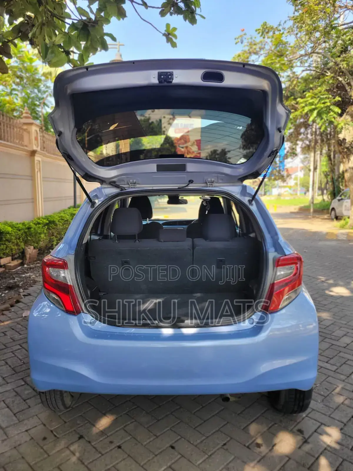 Toyota Vitz 2015 Silver