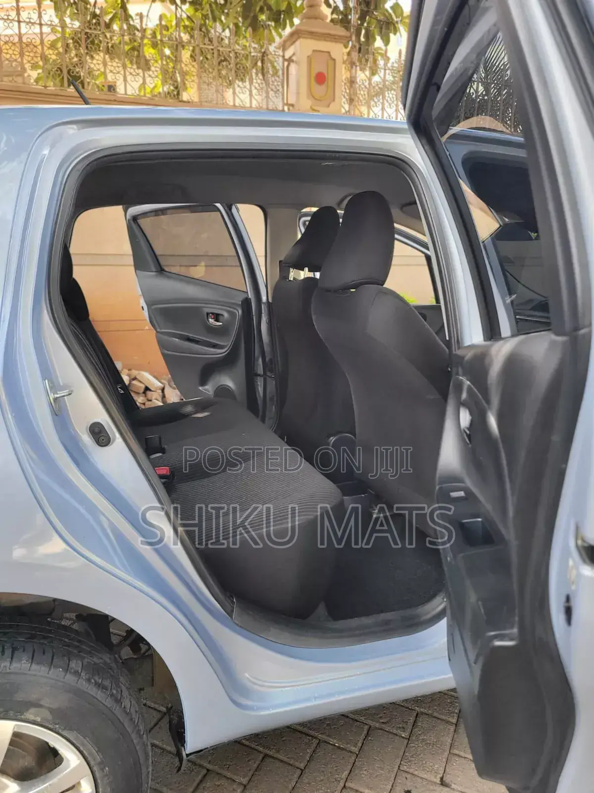 Toyota Vitz 2015 Silver