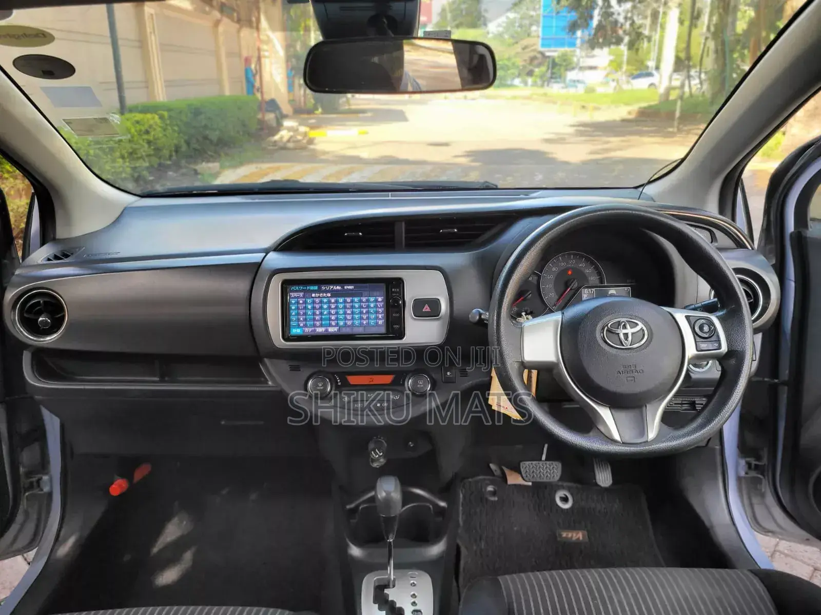 Toyota Vitz 2015 Silver