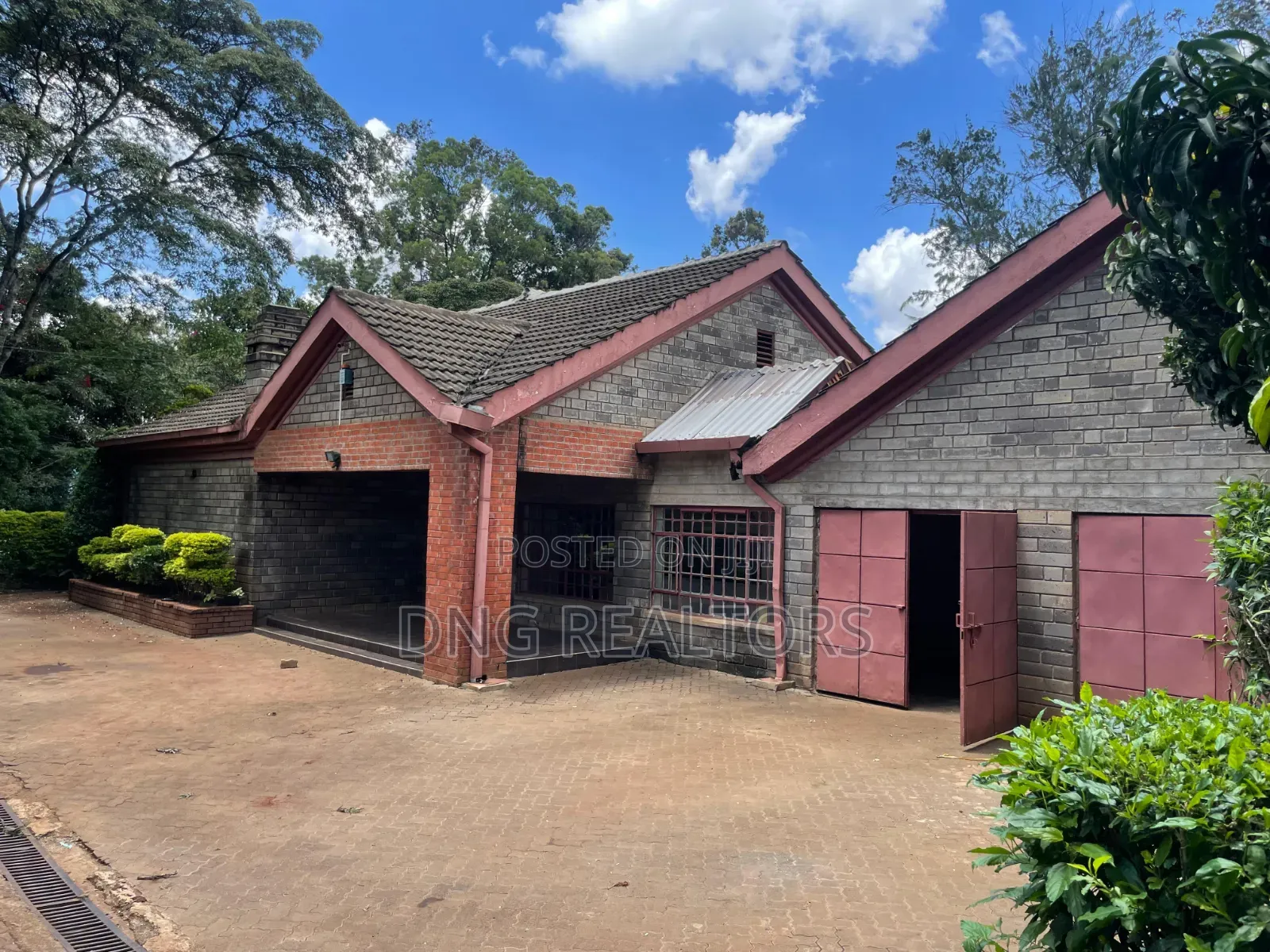 5bdrm Bungalow in Karen for rent