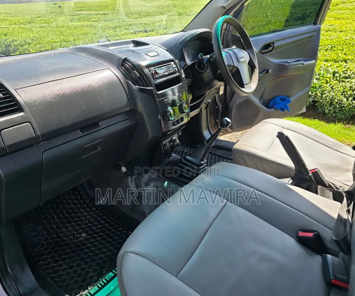 Isuzu D-MAX 2015 Gray