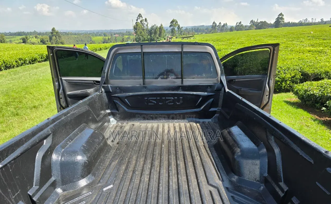 Isuzu D-MAX 2015 Gray