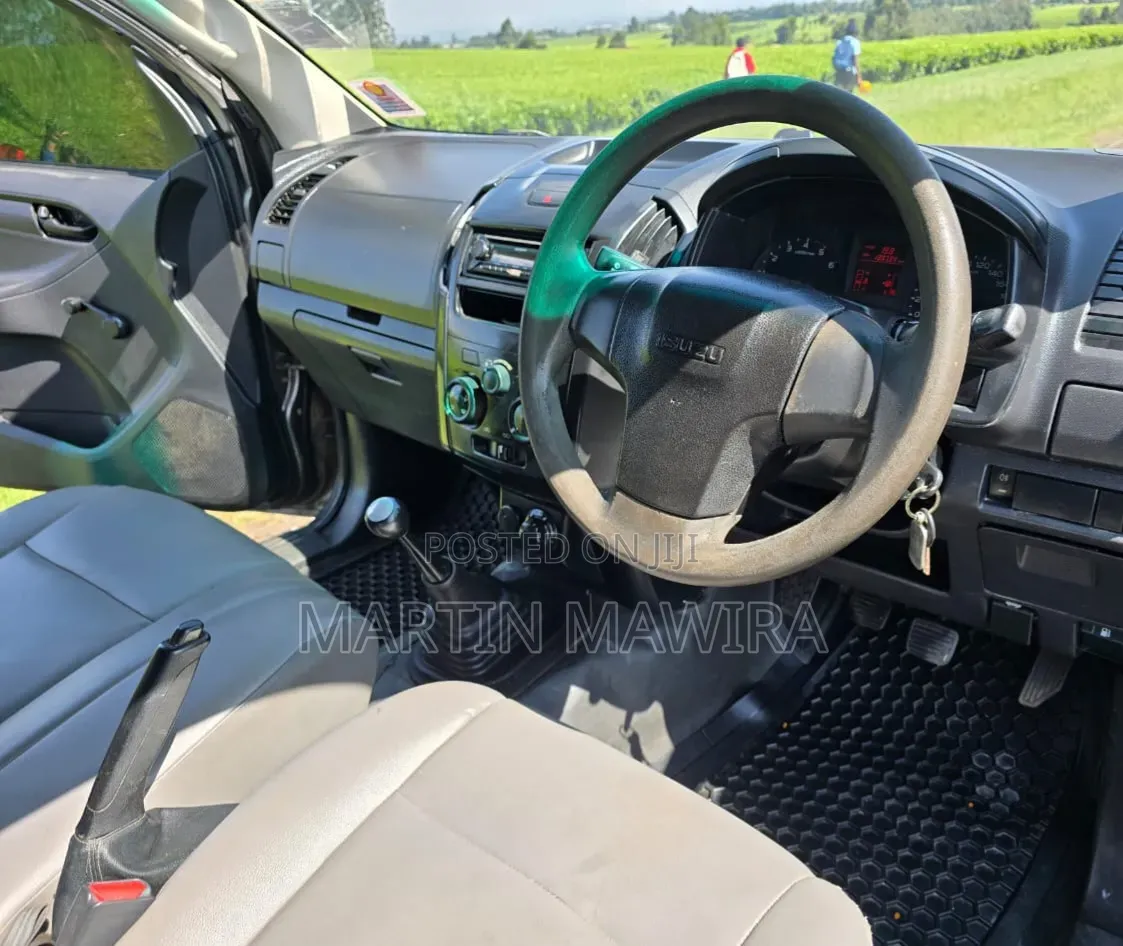 Isuzu D-MAX 2015 Gray