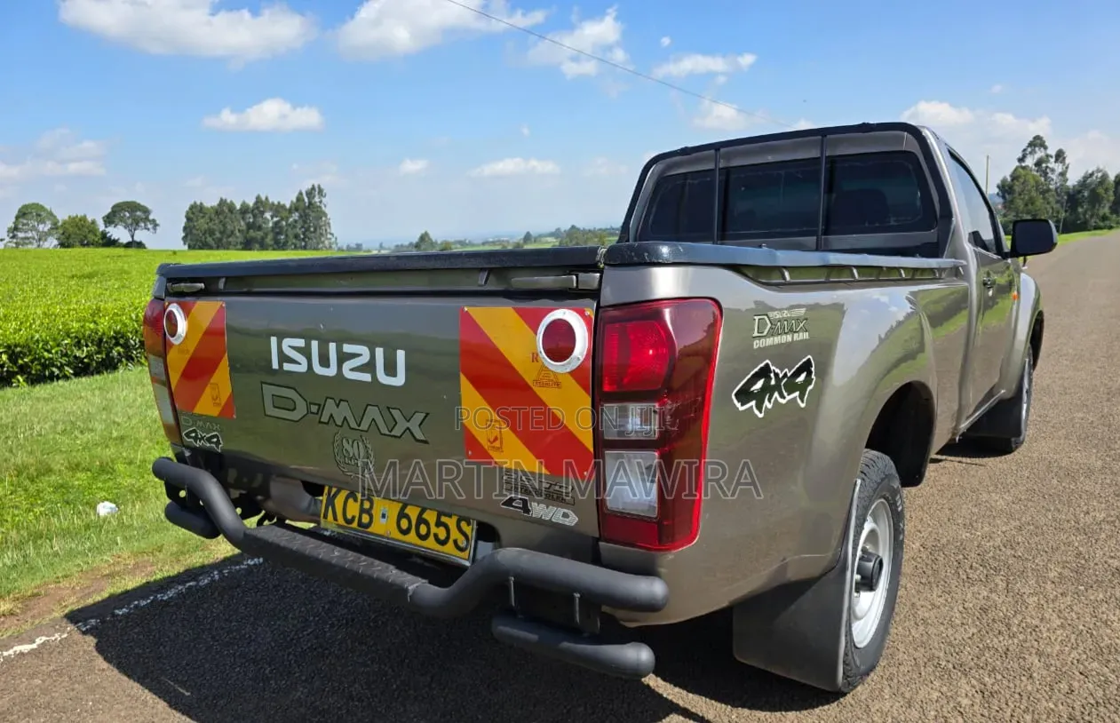 Isuzu D-MAX 2015 Gray