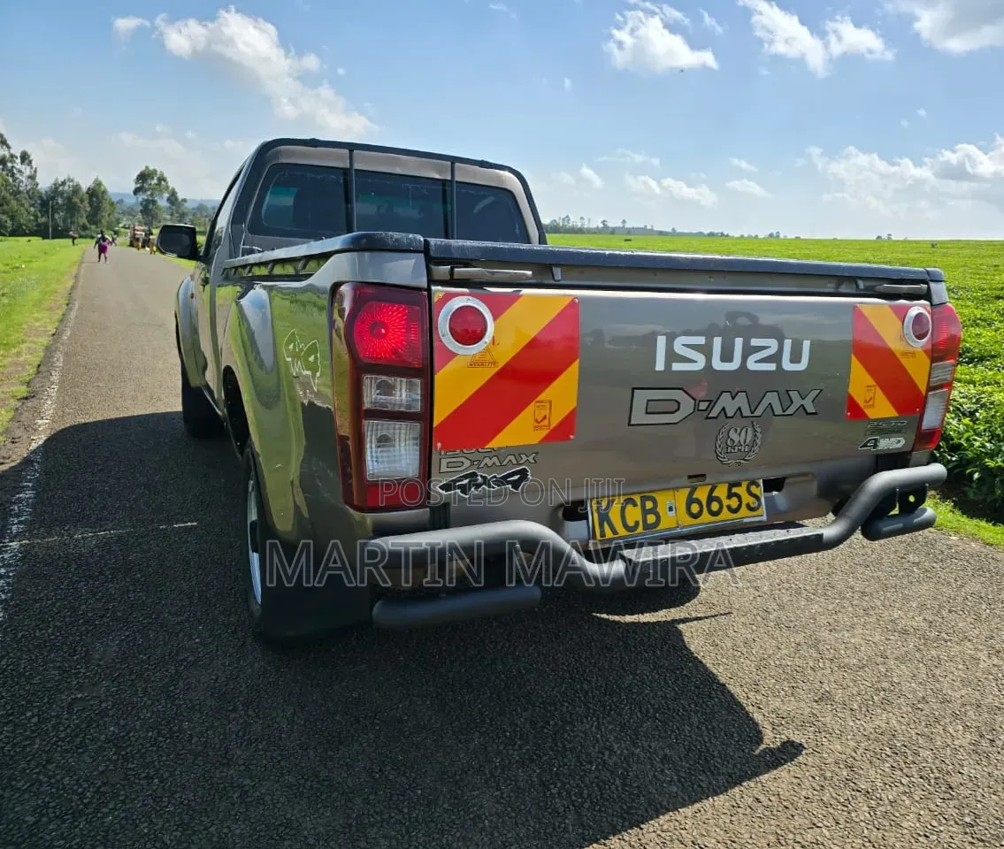 Isuzu D-MAX 2015 Gray