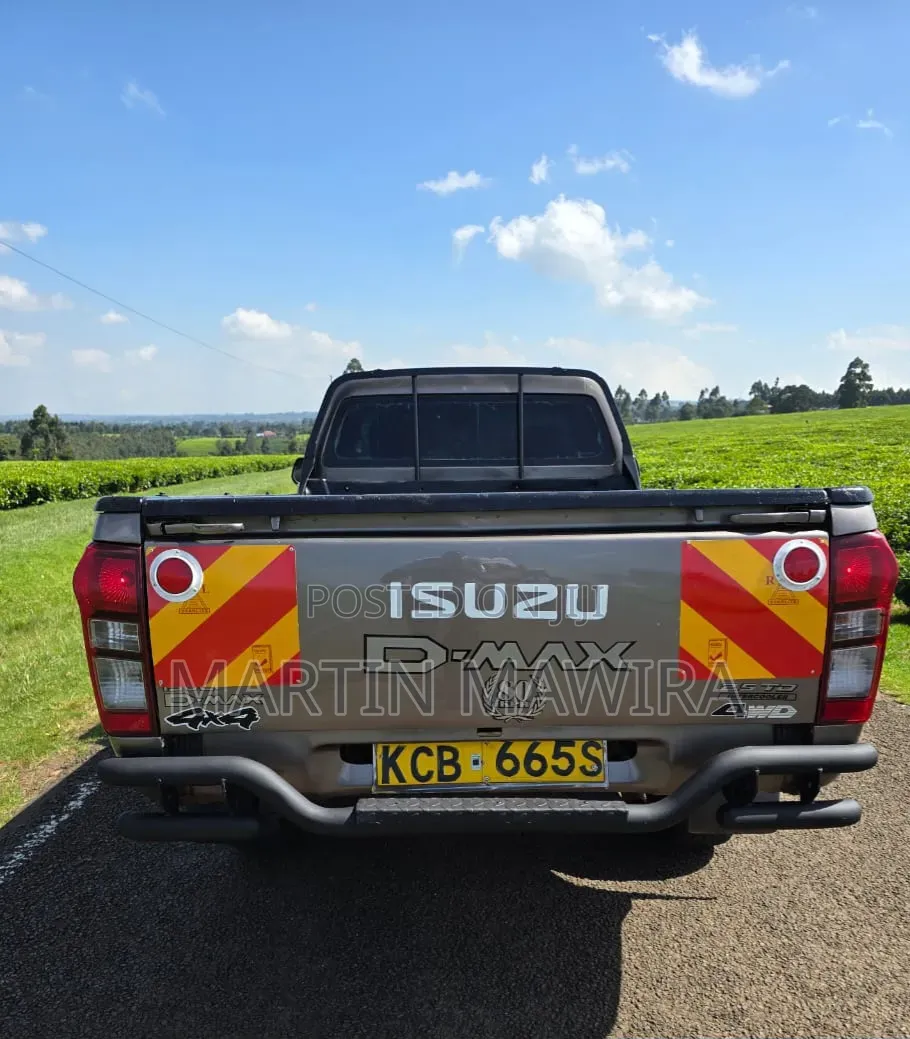 Isuzu D-MAX 2015 Gray