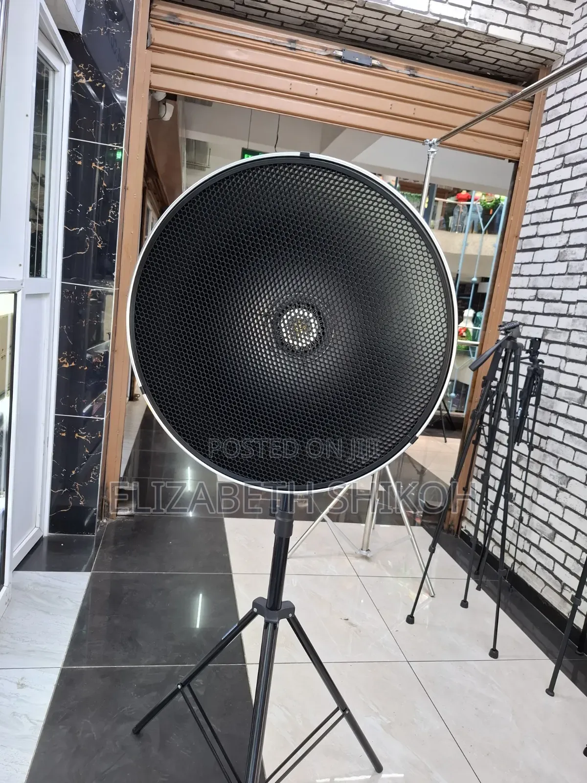 Silver 42cm Metallic Beauty Dish With Grid and Diffuser