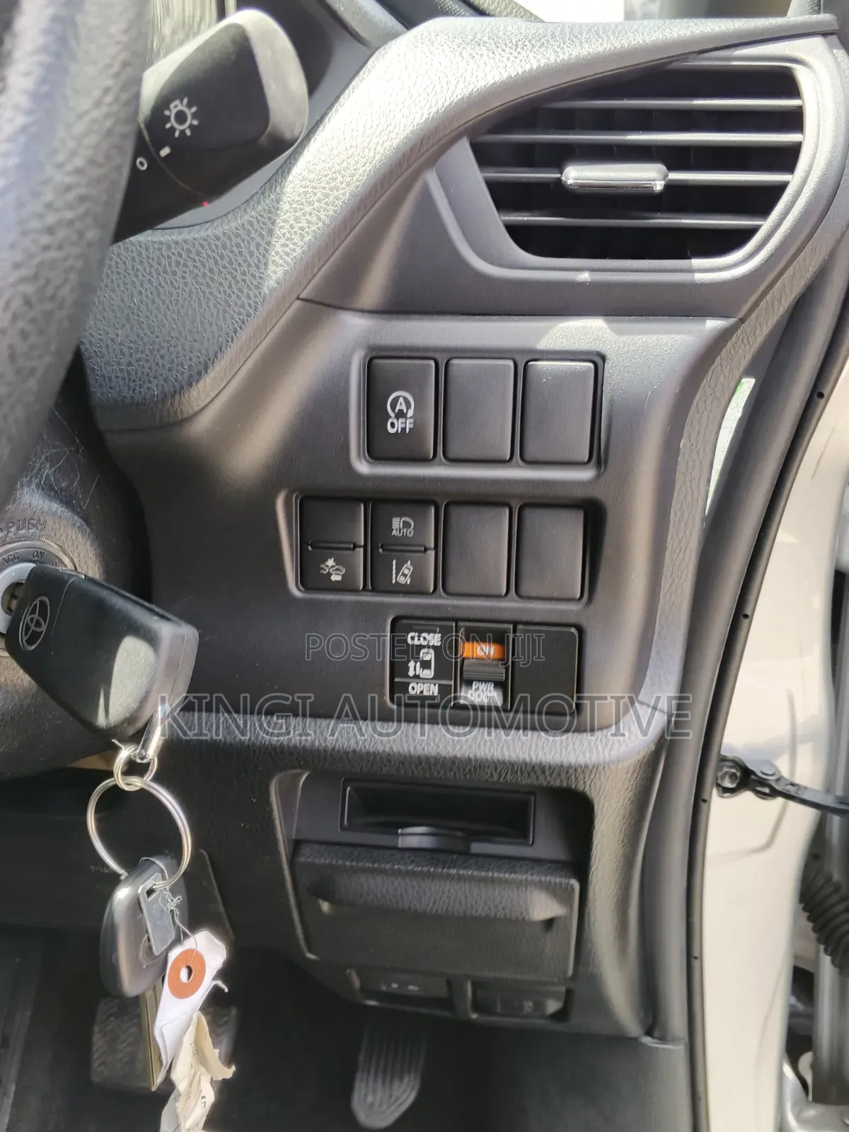 Toyota Voxy 2019 Silver
