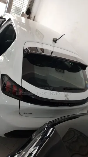 Peugeot 208 2021 White
