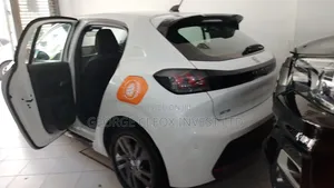 Peugeot 208 2021 White