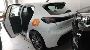 Peugeot 208 2021 White