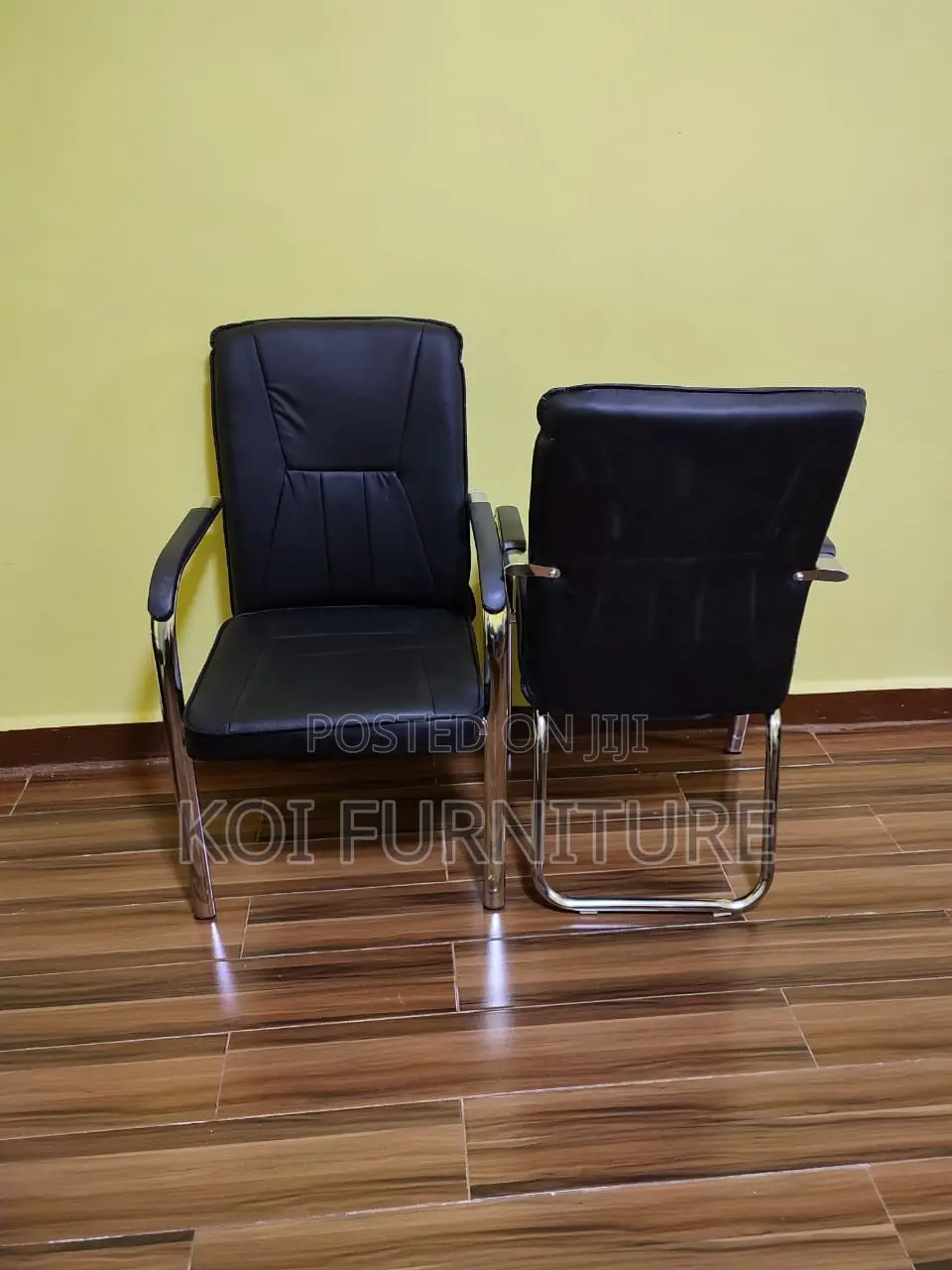 Office Chair : L45m Modern Executive Visitor Chair in Black Pu Leather