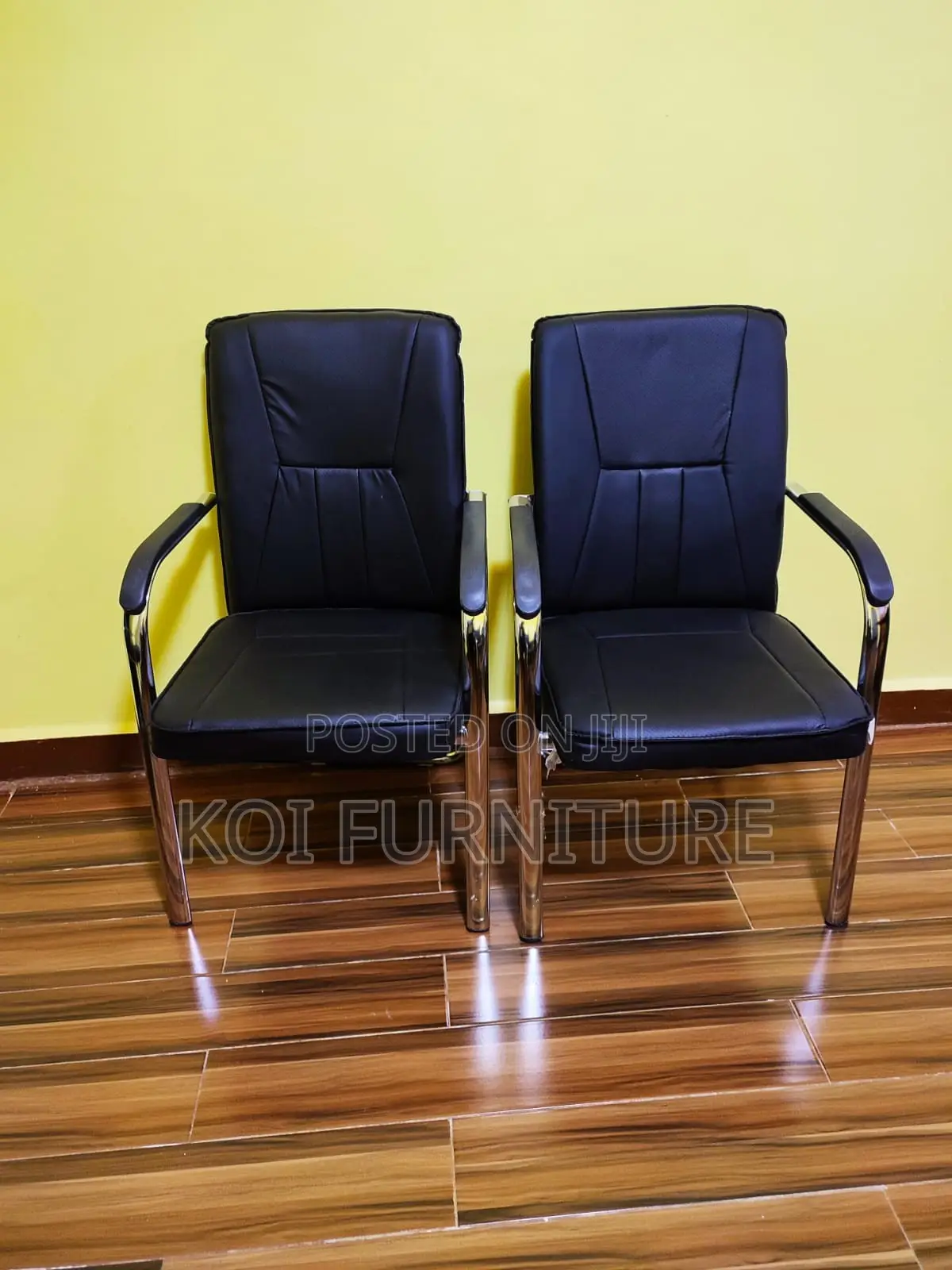 Office Chair : L45m Modern Executive Visitor Chair in Black Pu Leather