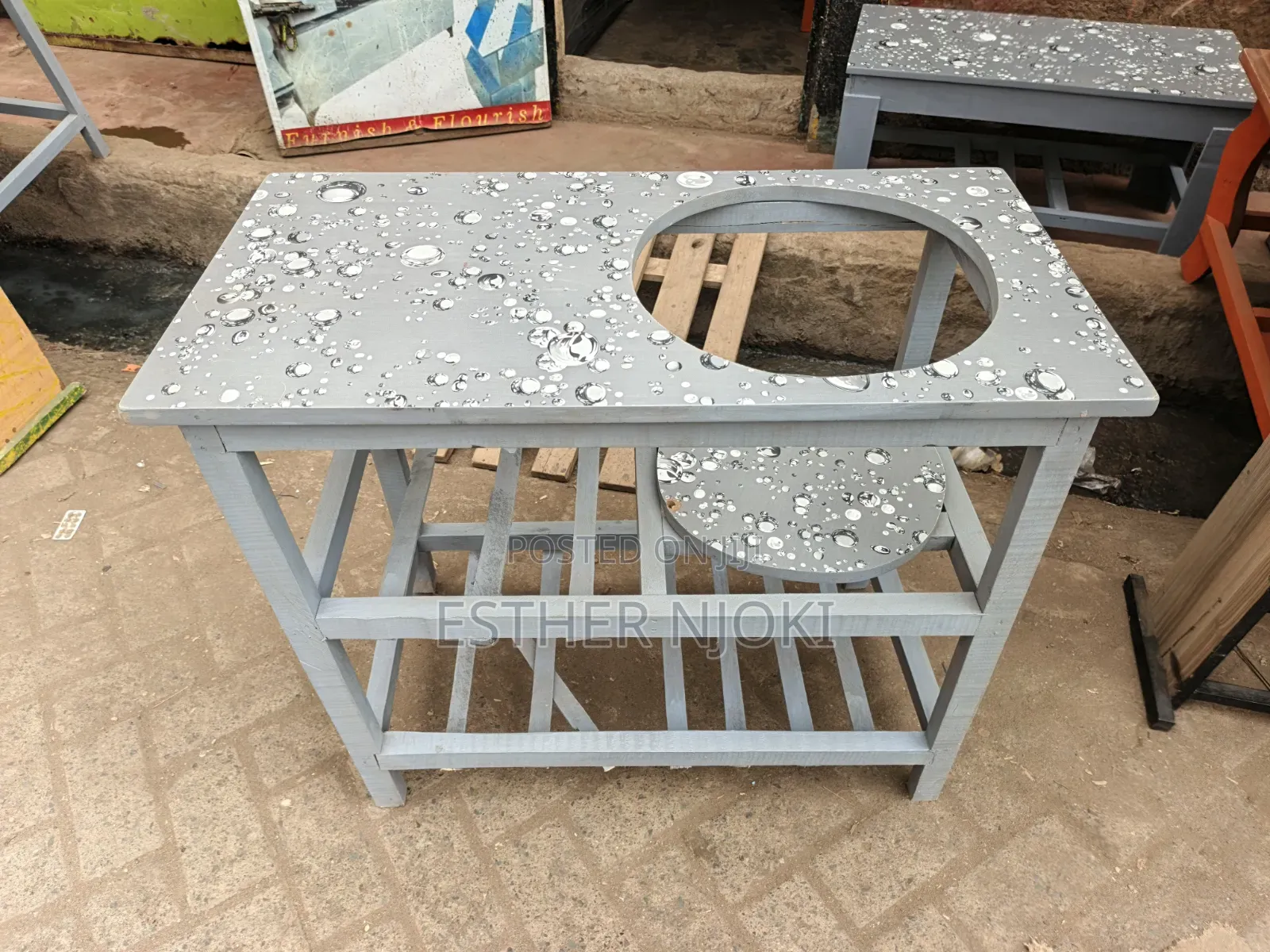 Nee Kitchen Table