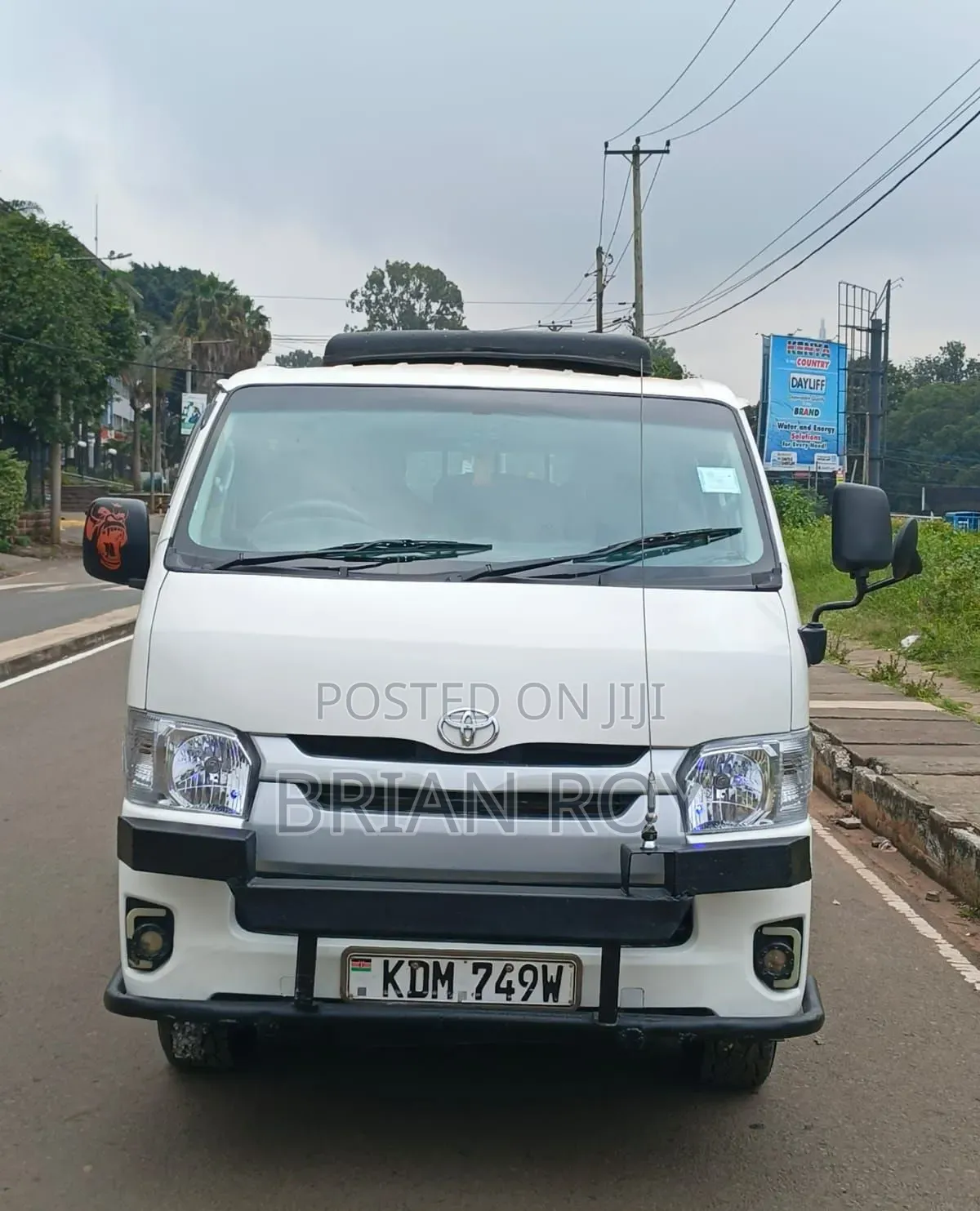 Toyota HiAce 2016 White