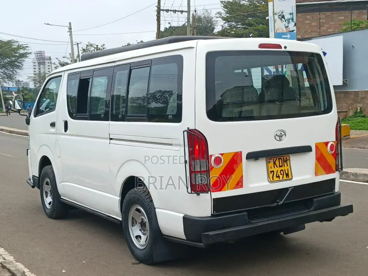 Toyota HiAce 2016 White