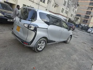 Toyota Sienta 2016 Silver