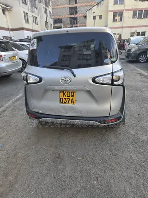 Toyota Sienta 2016 Silver