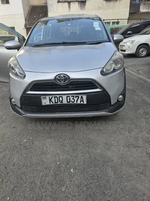 Toyota Sienta 2016 Silver