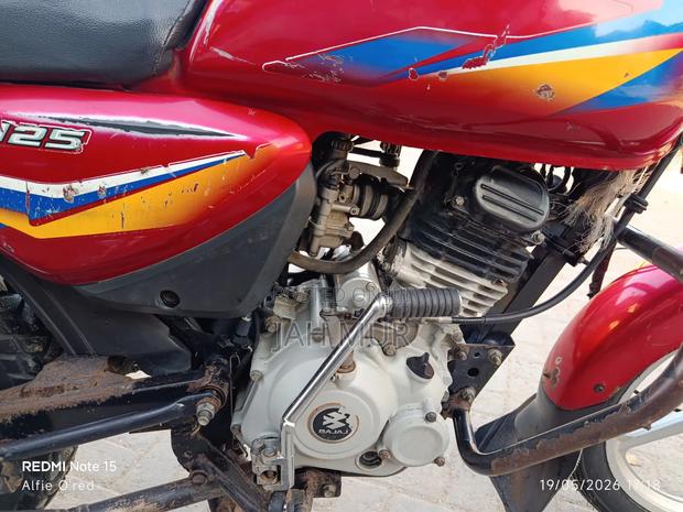 Bajaj Boxer 125 2023 Red